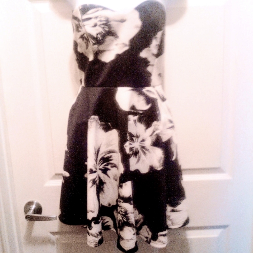 Trac Strapless Skater Dress Light padding White Flowers on Black  Size M…